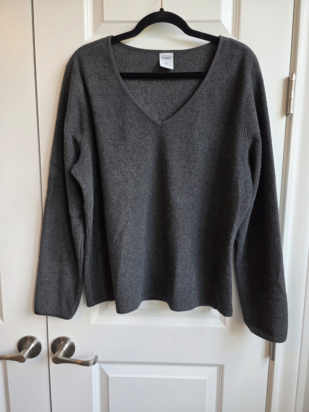 Old Navy XL Gray V-Neck Cozy Fleece Pullover Sweater Long Sleeve